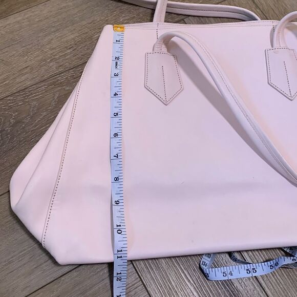 Neely & Chloe Tote - Picture 14 of 16